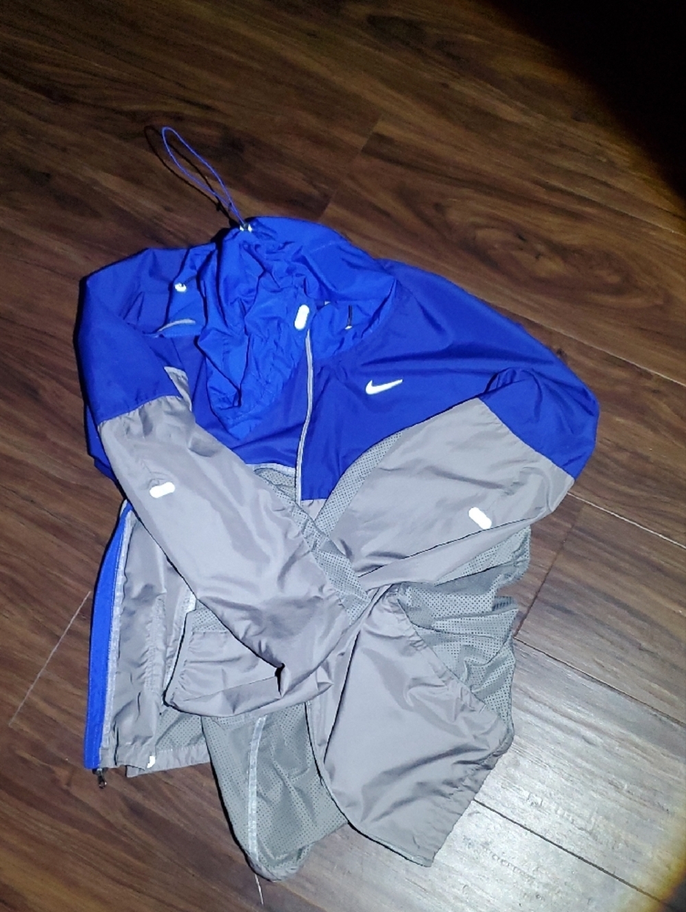 Nike Men’s Blue and Gray Hooded Reflective Windbreaker Jacket With Pockets - Picture 14 of 14